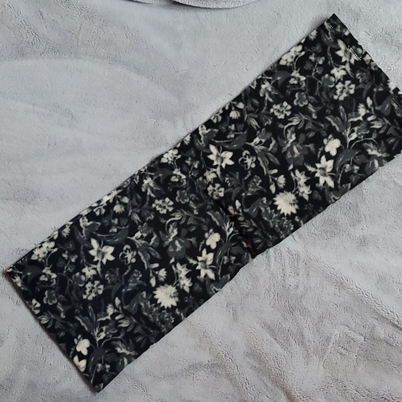 Old Navy Fleece Infinity Scarf - Picture 4 of 4